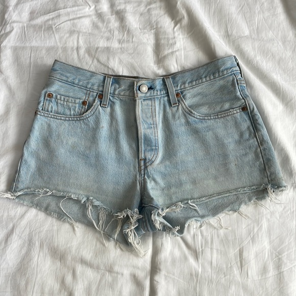 Levi 501 Original Light wash High Rise Denim Shorts - Picture 1 of 4